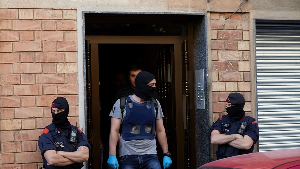  Mossos d'Esquadra en una operación contra la banda juvenil "Golden Boys"