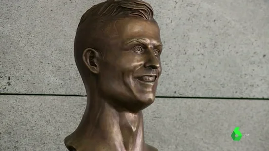Reemplazan el famoso busto de Cristiano Ronaldo en el aeropuerto de Madeira Reemplazan el famoso busto de Cristiano Ronaldo en el aeropuerto de Madeira