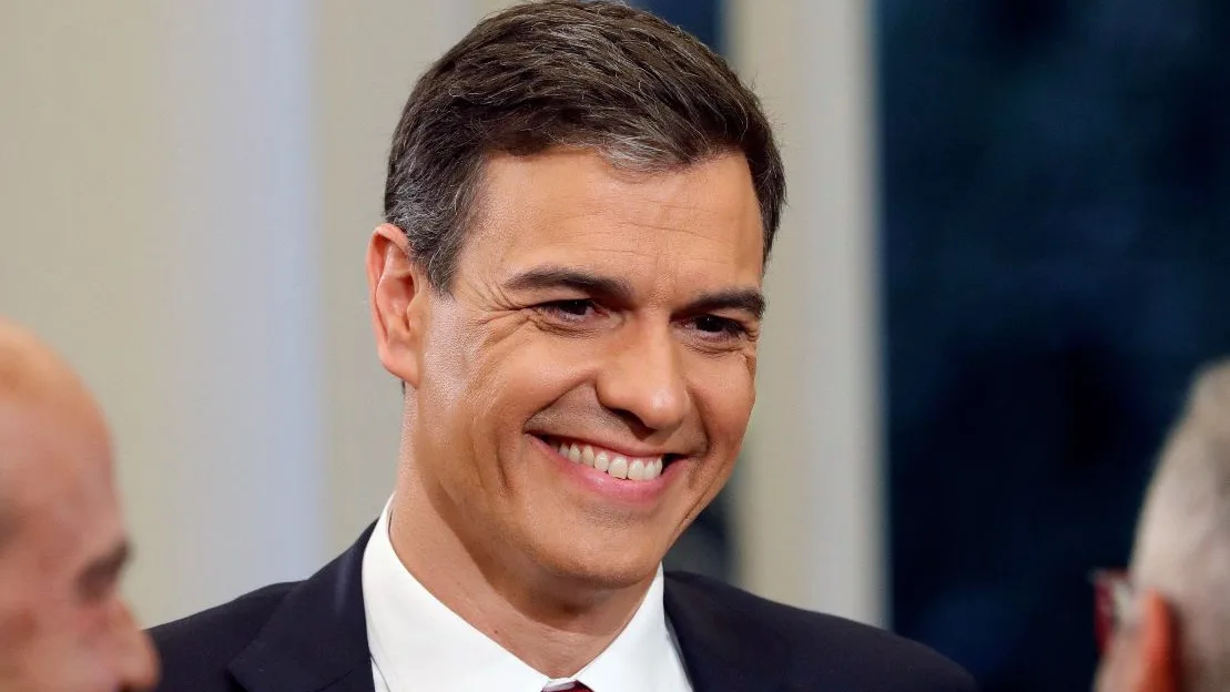 Pedro Sánchez antes de comenzar su entrevista en La Moncloa