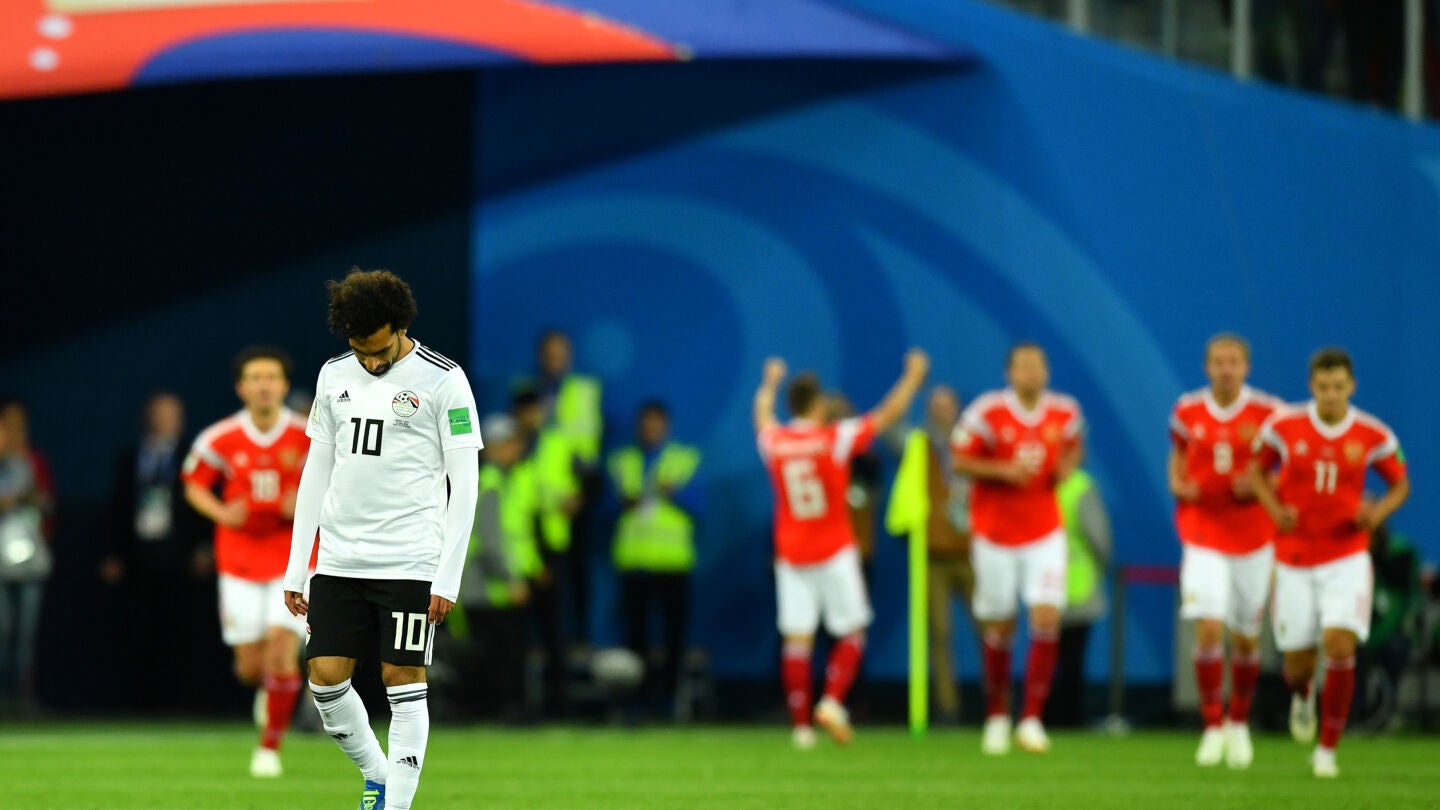 Salah, cabizbajo tras un gol de Rusia
