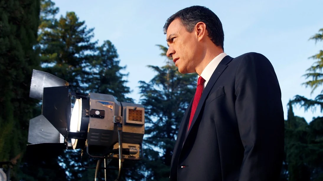 Pedro Sánchez antes de empezar su entrevista en Moncloa