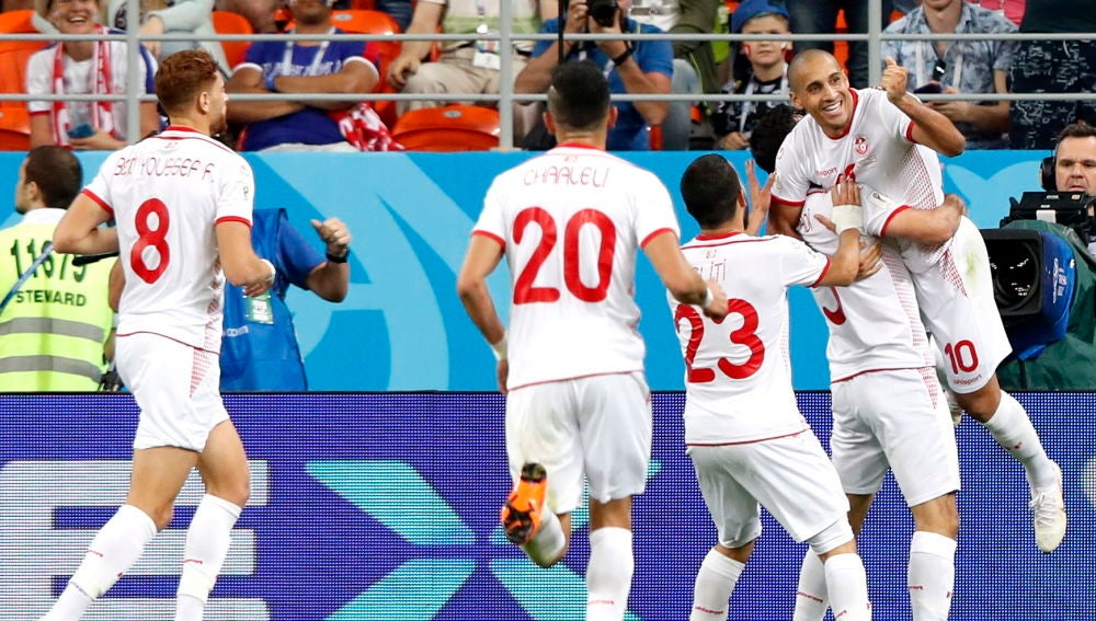 Los jugadores de Túnez celebran un gol ante Panamá