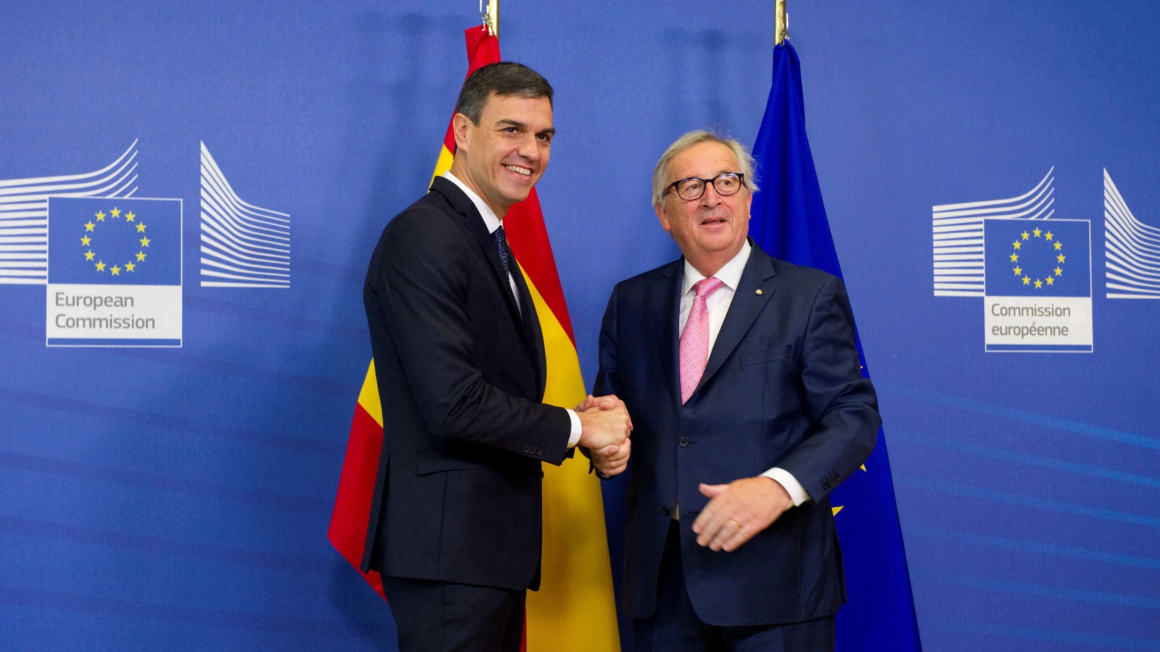 Pedro Sánchez y el presidente de la Comisión Europea, Jean-Claude Juncker.