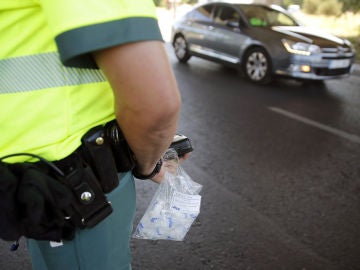 La DGT detecta en dos días más de 2.000 conductores al volante bajo los efectos del alcohol y drogas La DGT detecta en dos días más de 2.000 conductores al volante bajo los efectos del alcohol y drogas