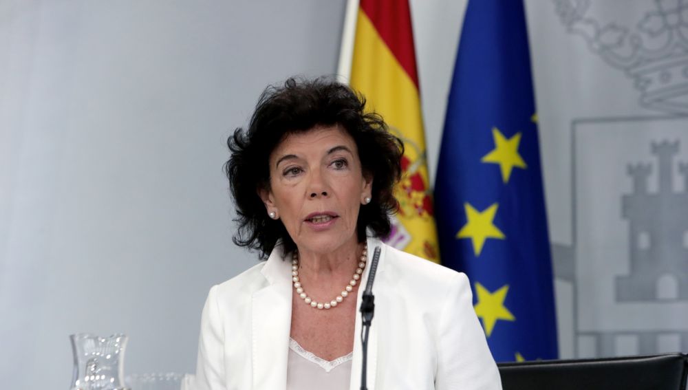 La portavoz del Gobierno, Isabel Celaá, durante una rueda de prensa posterior al Consejo de Ministros.