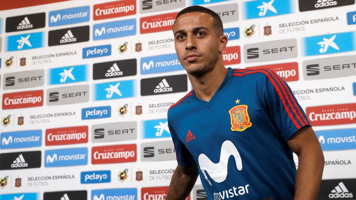 Thiago Alc&aacute;ntara, en sala de prensa