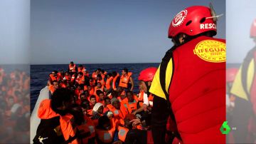 Proactiva Open Arms negocia traer a 59 migrantes a España después de que Italia cerrase sus puertos a la ONG española