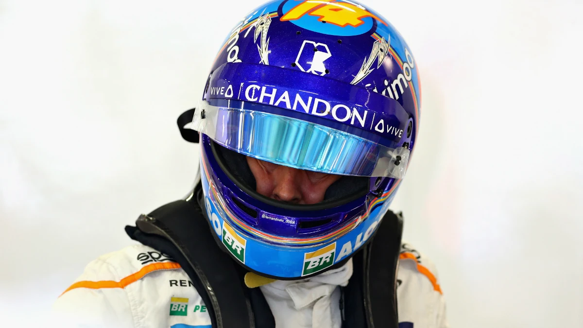 Fernando Alonso, en su box