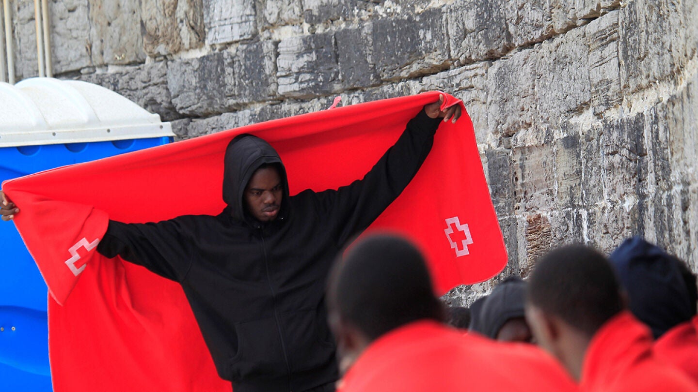 Un grupo de migrantes en Tarifa