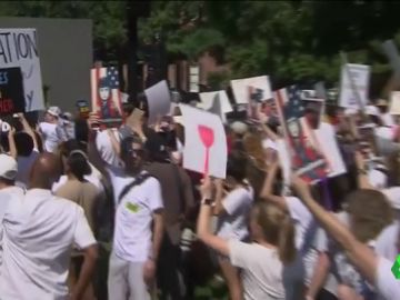 Miles de personas marchan contra Trump por sus políticas migratorias de separación de familias en la frontera Miles de personas marchan contra Trump por sus políticas migratorias de separación de familias en la frontera