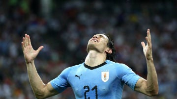 Cavani celebra un gol con Uruguay