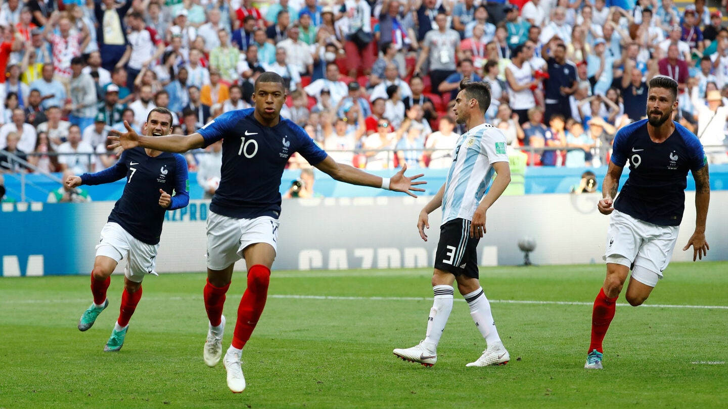 Mbapp&eacute; celebra uno de sus goles ante Argentina