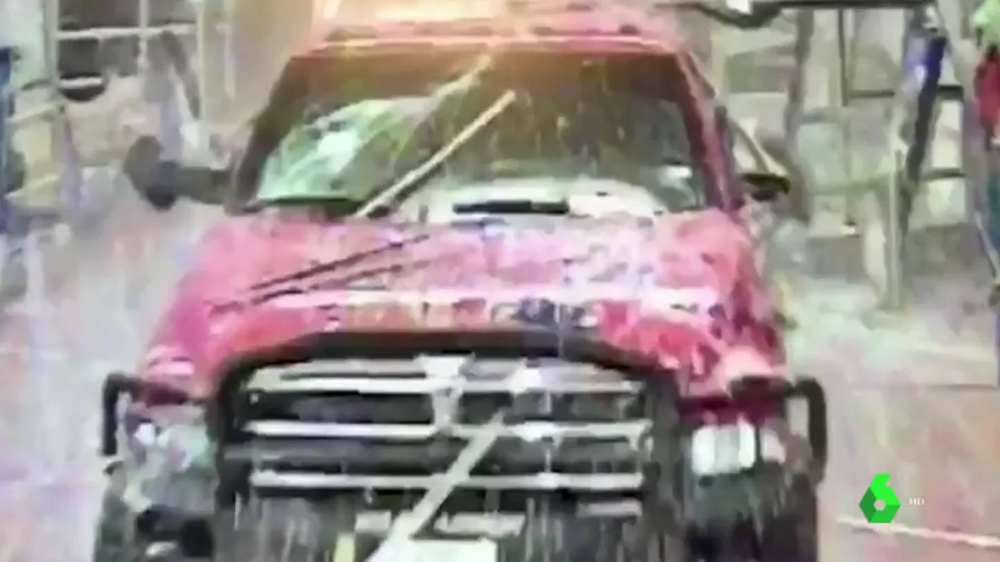 COCHE EMPOTRADO COCHE EMPOTRADO