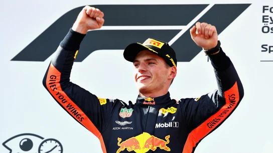 Max Verstappen celebra una victoria Max Verstappen celebra una victoria