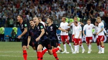 Los jugadores croatas celebran el pase a cuartos