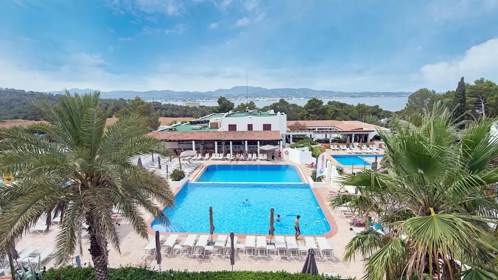 Imagen de archivo de la piscina del hotel