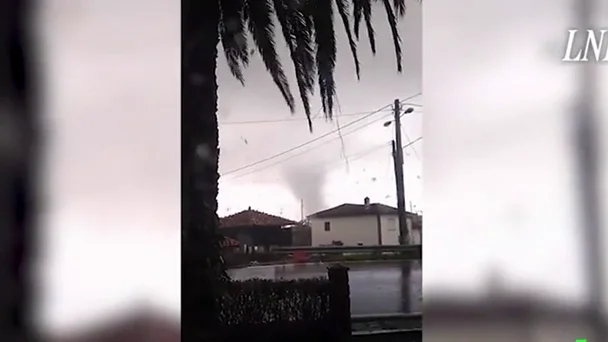 Imagen de un tornado en Cudillero, Asturias.