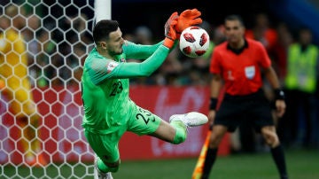 Subasic detiene un penalti