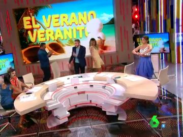 Perreando, así celebran el verano Anna Simon, Lorena Castell, Chenoa, Miki Nadal y Frank Blanco al ritmo de 'Dura' Perreando, así celebran el verano Anna Simon, Lorena Castell, Chenoa, Miki Nadal y Frank Blanco al ritmo de 'Dura'