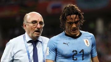 Cavani se retira lesionado del partido con Uruguay