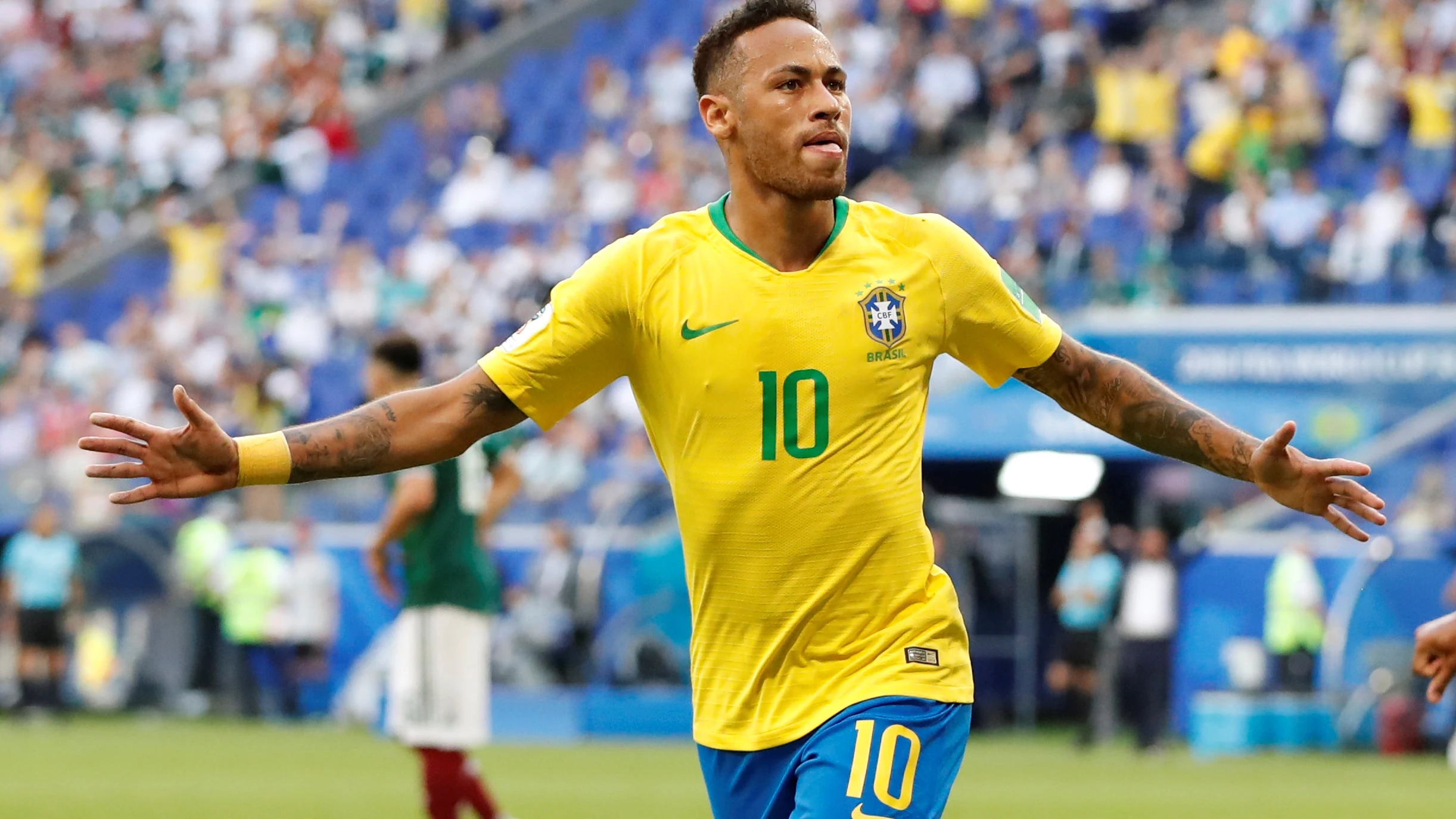 Neymar celebra su gol con la selección brasileña