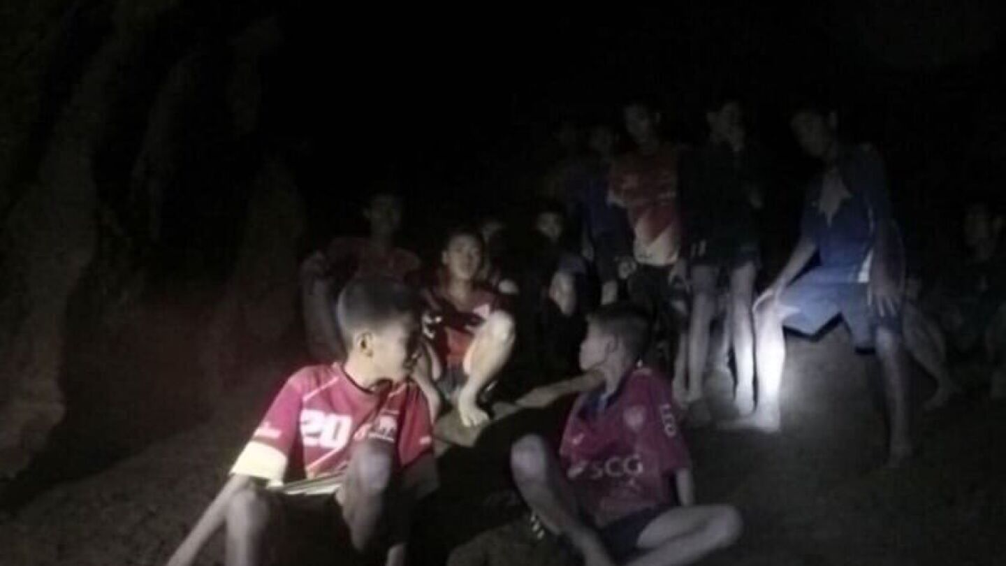Algunos de los ni&ntilde;os atrapados en una cueva de Tailandia