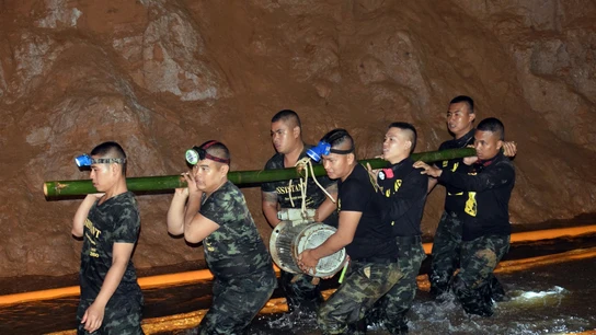 Parte del equipo de rescate del equipo atrapado en una cueva en Tailandia Parte del equipo de rescate del equipo atrapado en una cueva en Tailandia