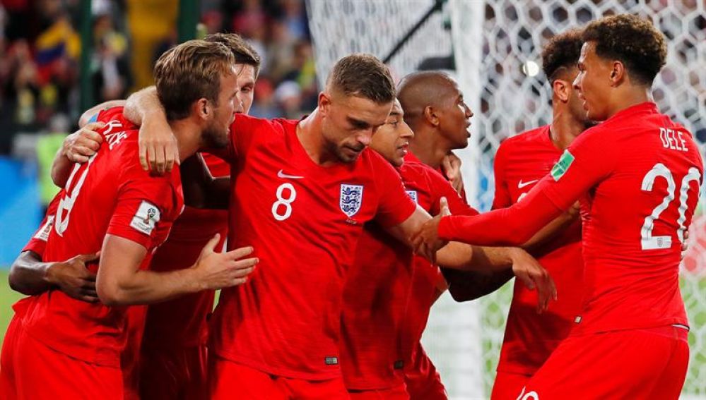 Inglaterra celebra el gol de Kane ante Colombia