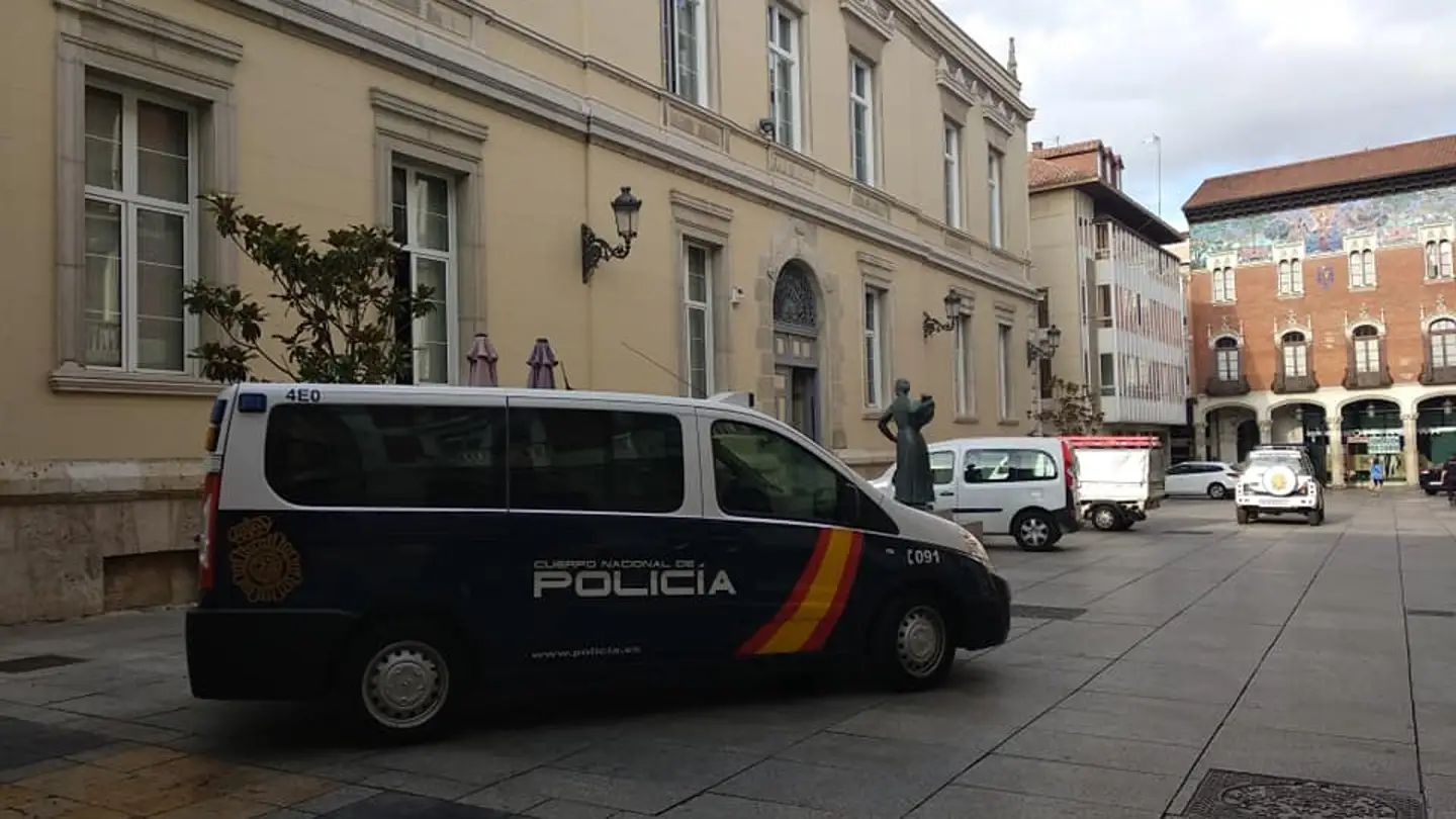 Registro policial en el Ayuntmaiento de Palencia Palencia