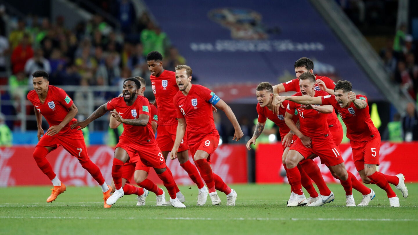 Los jugadores de Inglaterra, euf&oacute;ricos tras ganar el partido