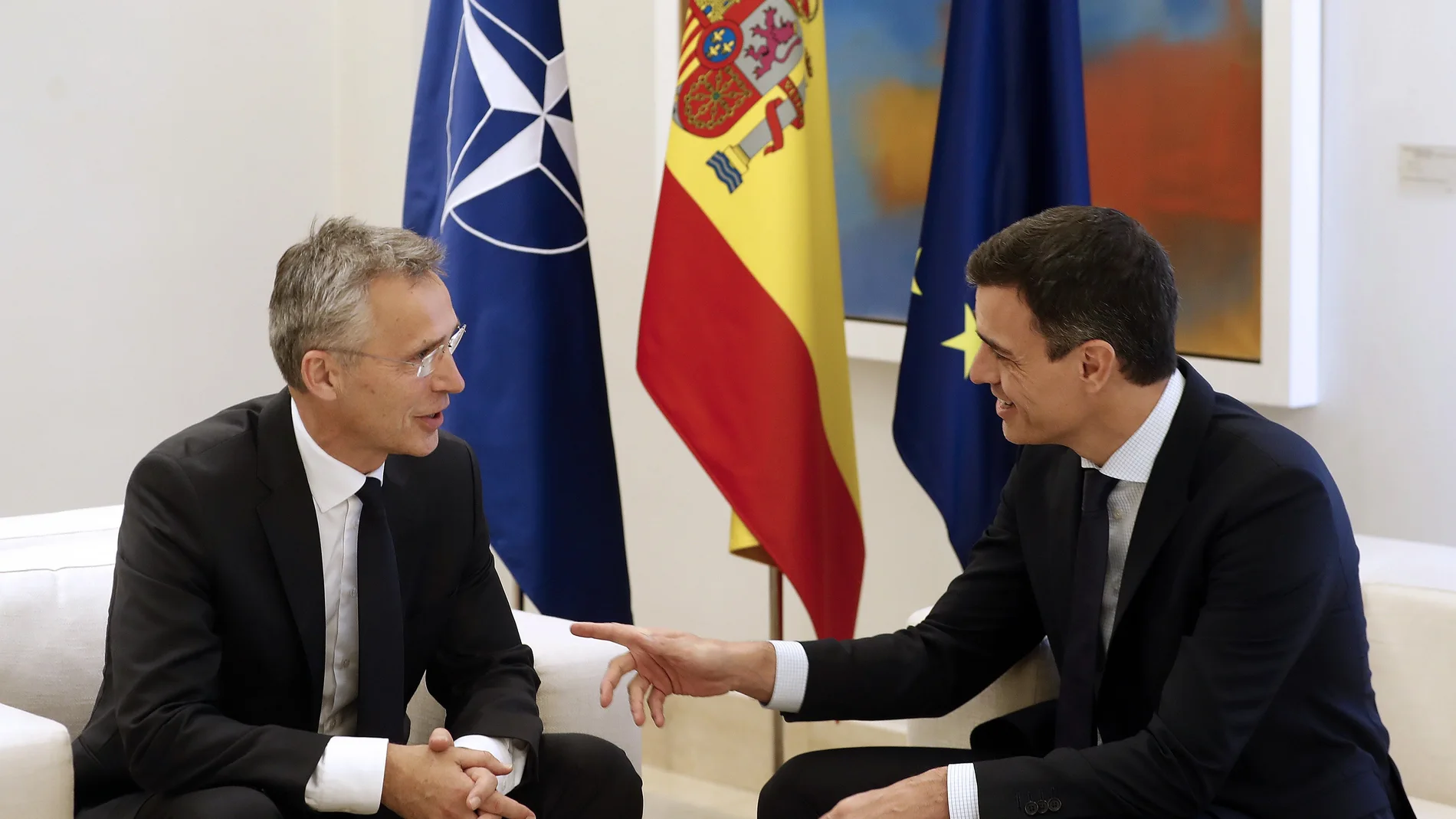 Pedro Sánchez se reúne con el secretario general de la OTAN, Jens Stoltenberg.