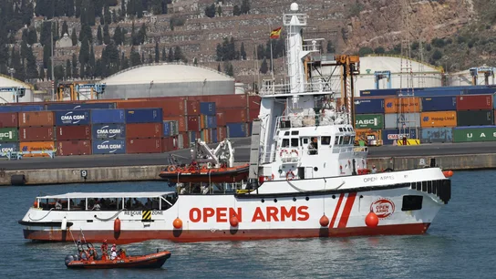 El barco Open Arms llega al puerto de Barcelona El barco Open Arms llega al puerto de Barcelona