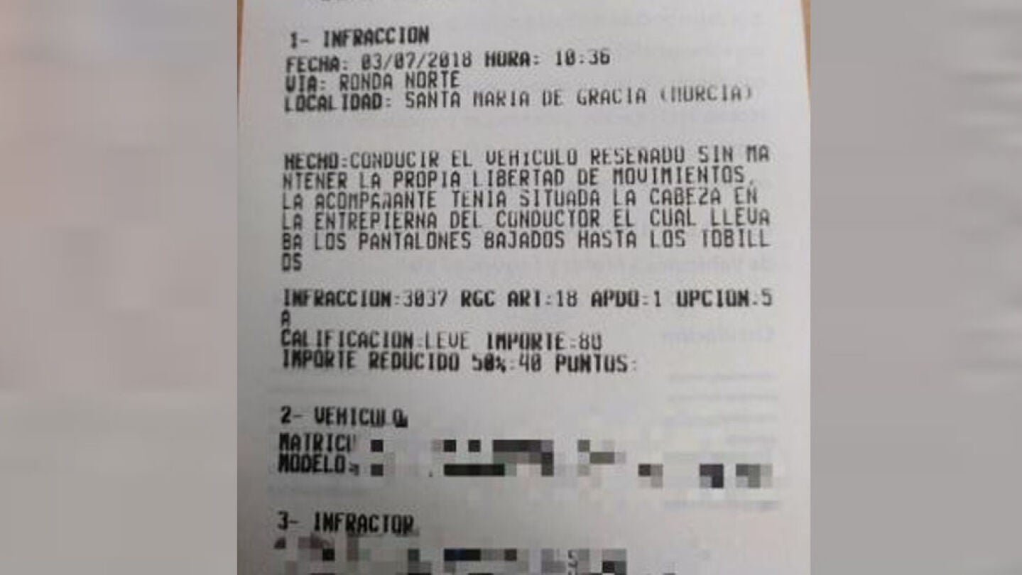 La multa a un hombre por conducir ebrio mientras le practicaban una felaci&oacute;n.