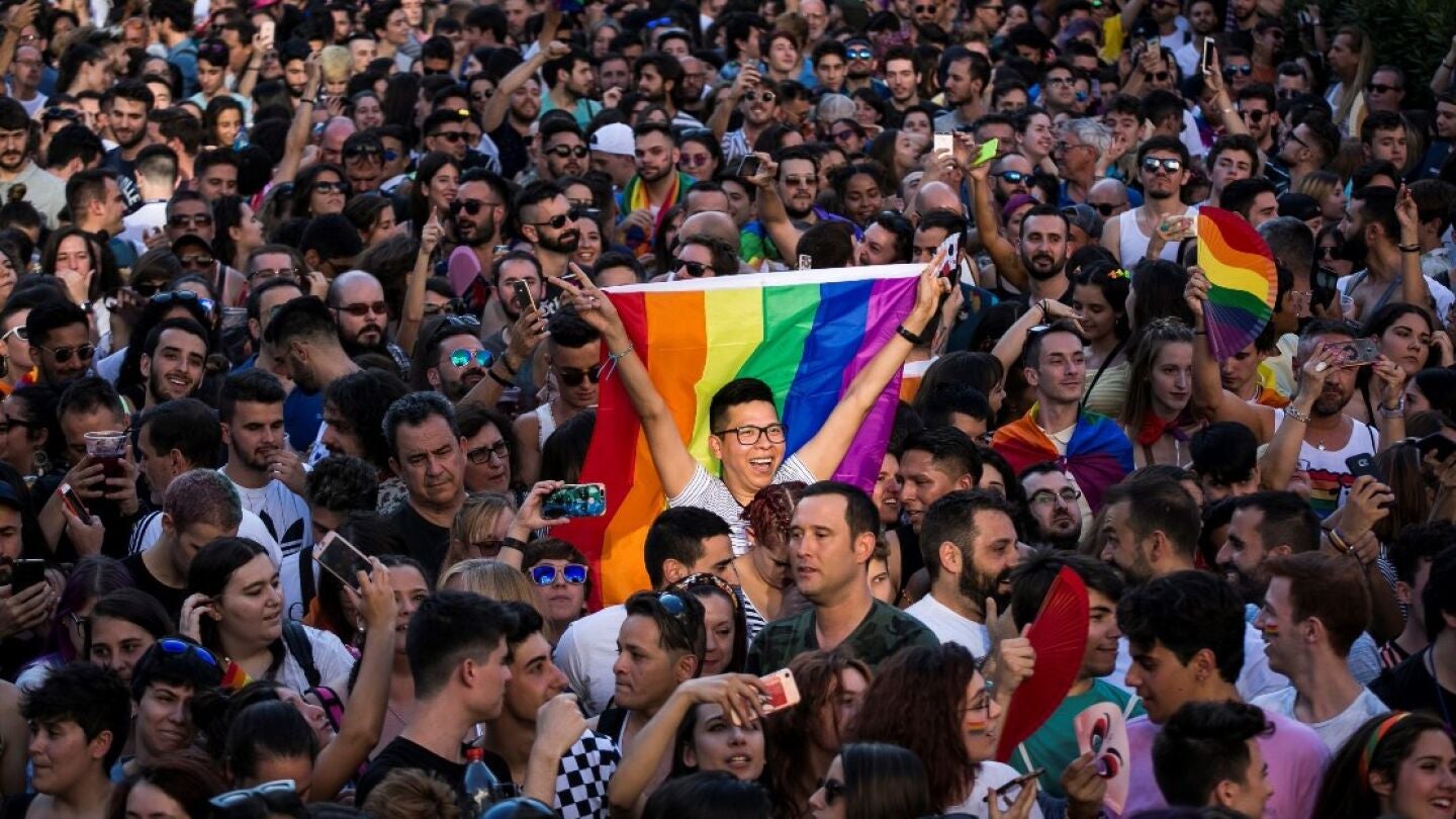 Plaza de Pedro Zerolo en el momento del preg&oacute;n del Orgullo 2019
