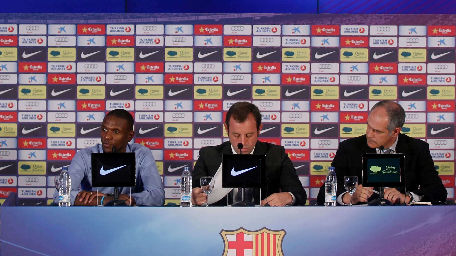 Abidal, Rosell y Zubizarreta, en la despedida del francés como jugador del Barcelona