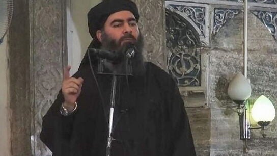 Abu Bakr al-Baghdadi, uno de los hijos del l&iacute;der del D&aacute;esh, pronunciando un discurso en una localizaci&oacute;n sin especificar