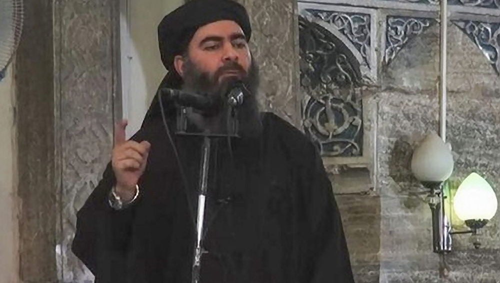 Abu Bakr al-Baghdadi, uno de los hijos del líder del Dáesh, pronunciando un discurso en una localización sin especificar