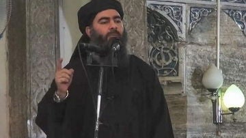 Abu Bakr al-Baghdadi, uno de los hijos del líder del Dáesh, pronunciando un discurso en una localización sin especificar