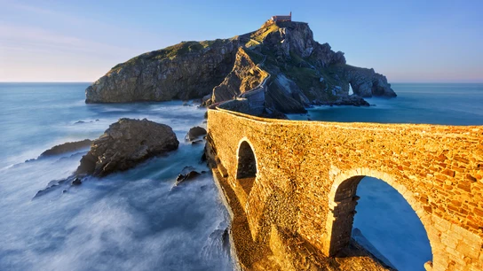 San Juan de Gaztelugatxe Planes fresquitos para huir del calor