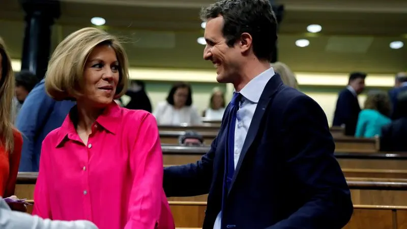 Pablo Casado, en el Congreso con Cospedal. 