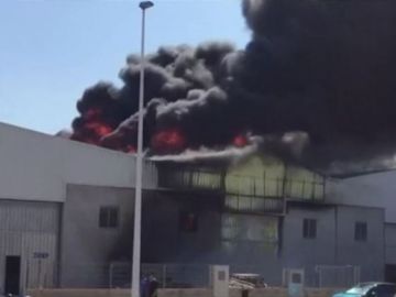 Incendio en una fábrica de Manises Incendio en una fábrica de Manises