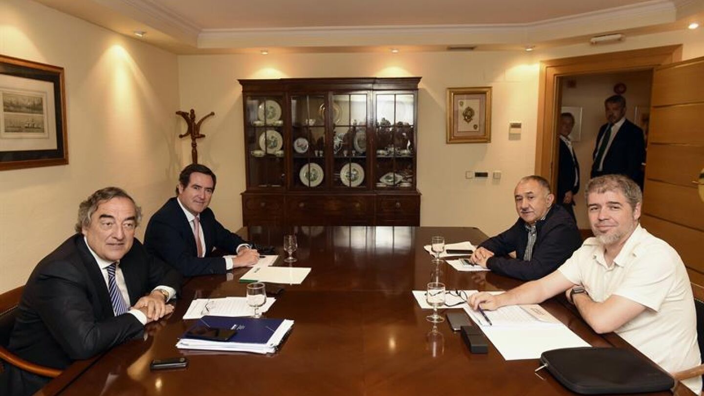 Juan Rosell y Antonio Garamendi y los secretarios generales de UGT y CCOO, Pepe &Aacute;lvarez