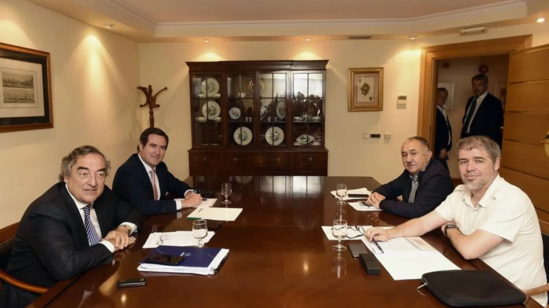 Juan Rosell y Antonio Garamendi y los secretarios generales de UGT y CCOO, Pepe Álvarez