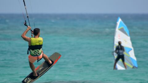 Destinos perfectos para practicar deportes acuáticos