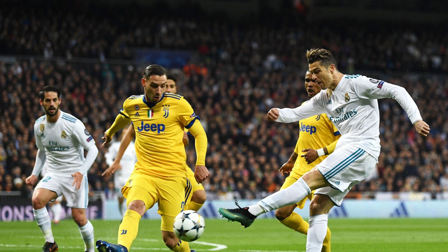 Cristiano Ronaldo dispara a puerta en un partido contra la Juventus