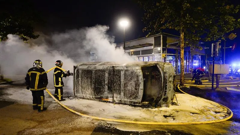 Once personas detenidas por participar en los disturbios tras la muerte de una joven delicuente en Nantes. 