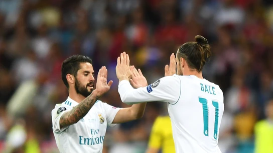 Isco se marcha del terreno de juego y entra Bale Isco se marcha del terreno de juego y entra Bale