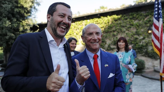 El ministro de Interior de Italia, Matteo Salvini (i), y el embajador de los Estados Unidos en Italia, Lewis Eisenberg El ministro de Interior de Italia, Matteo Salvini (i), y el embajador de los Estados Unidos en Italia, Lewis Eisenberg