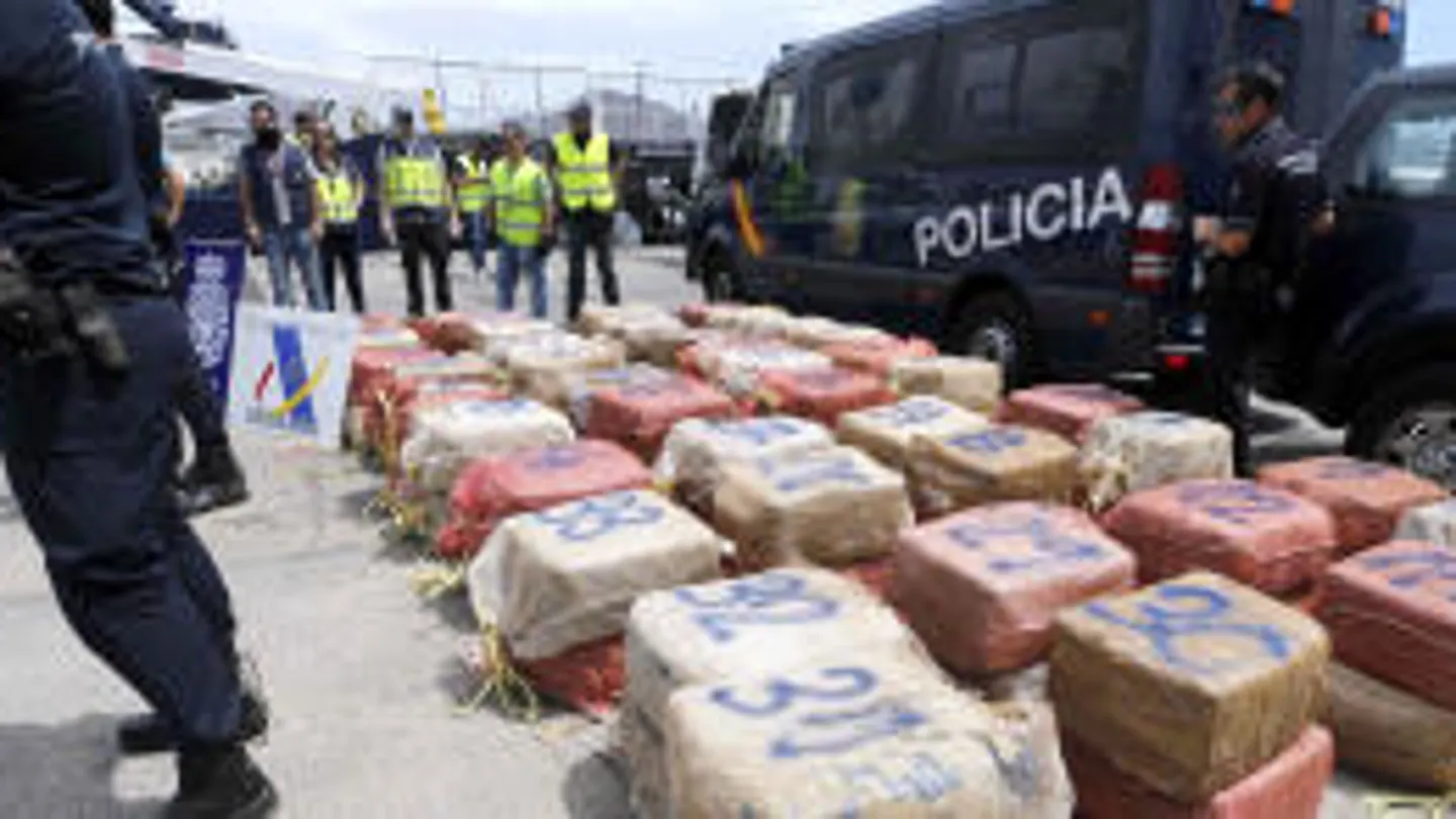 Interceptado en aguas de Tenerife un velero 371 kilos de cocaína
