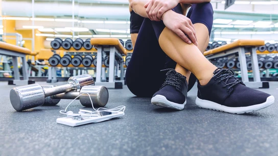 Imagen de una mujer en un gimnasio Imagen de una mujer en un gimnasio